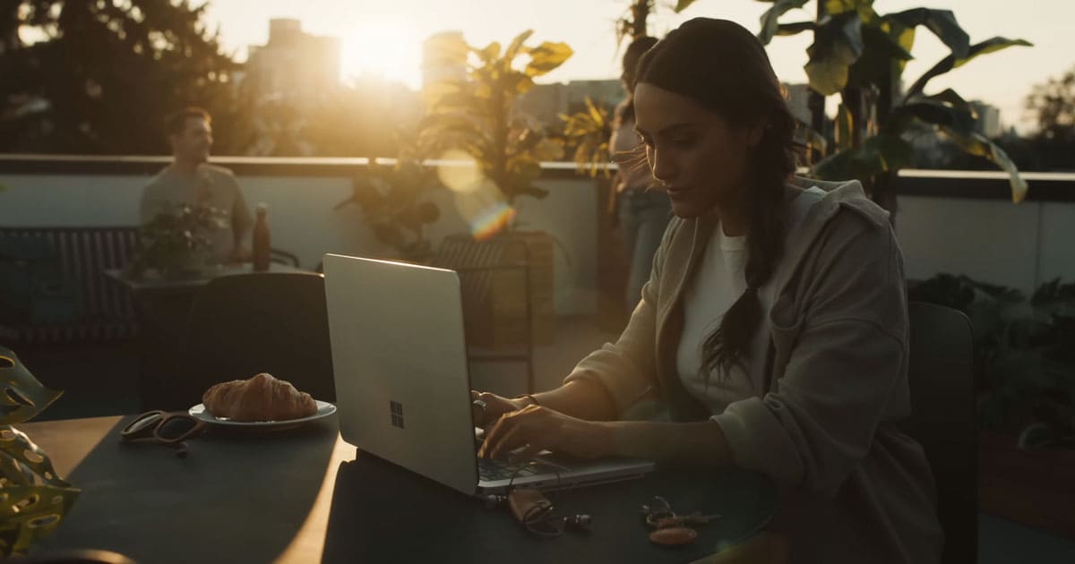 เปิดตัว Surface Laptop Studio 2
